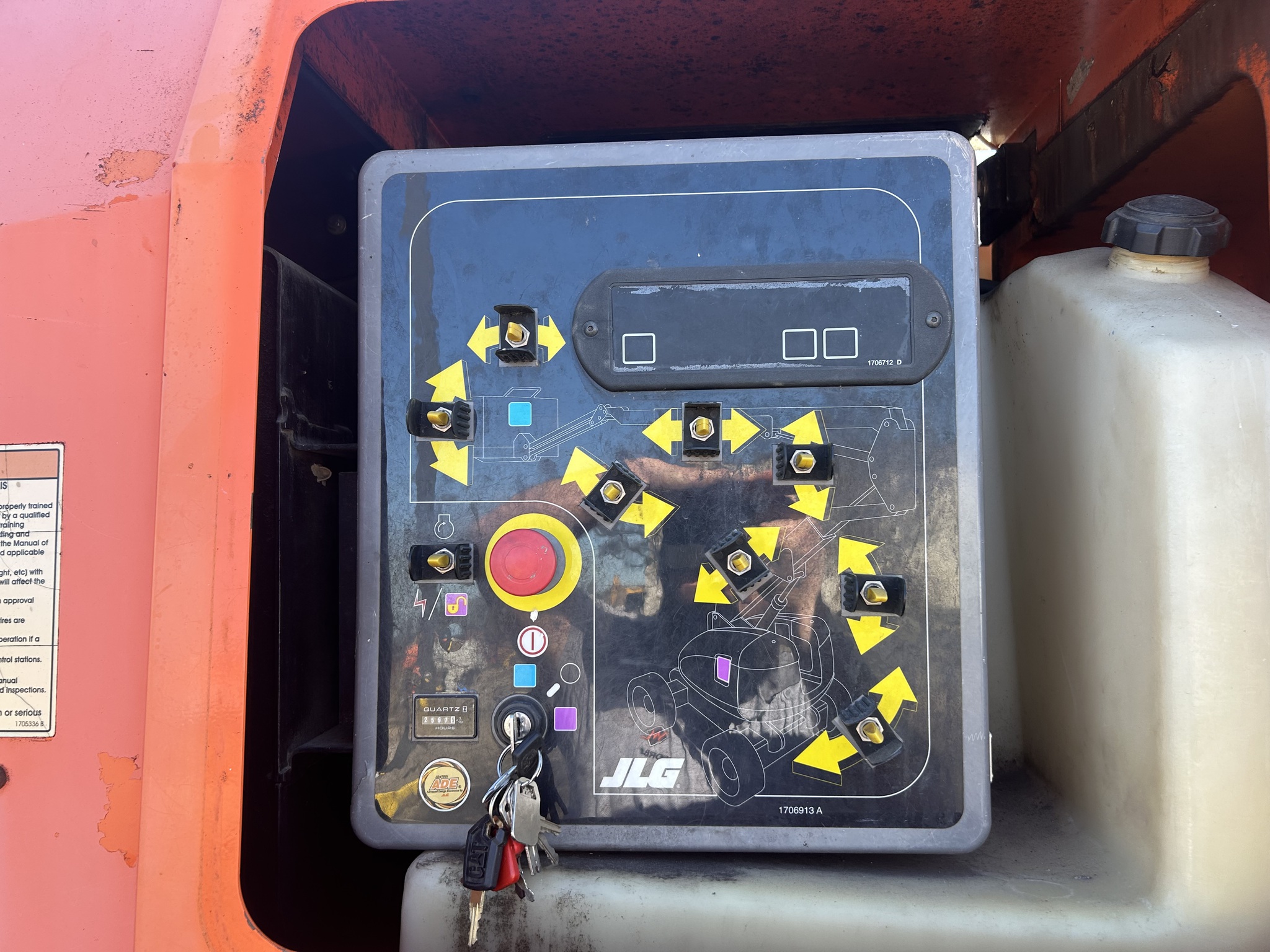 2015 JLG 800AJ Image 13