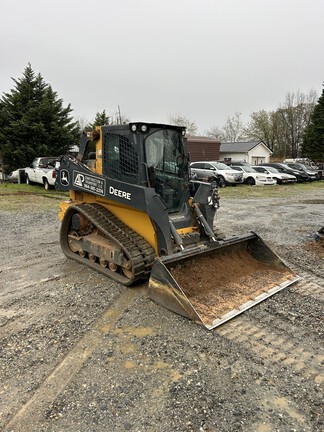 Photo of a 2024 John Deere 325G