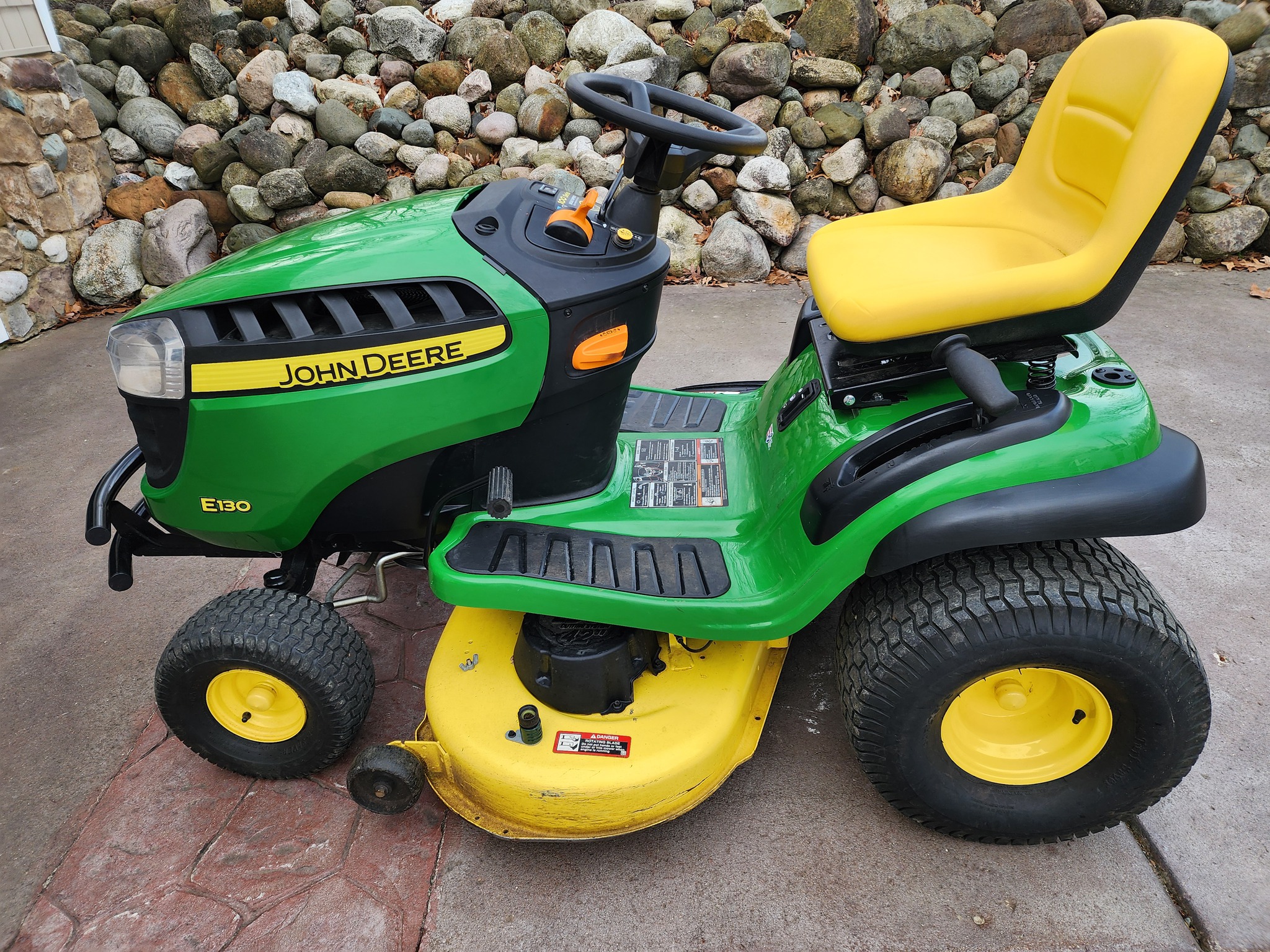 2020 John Deere E130 Image 6