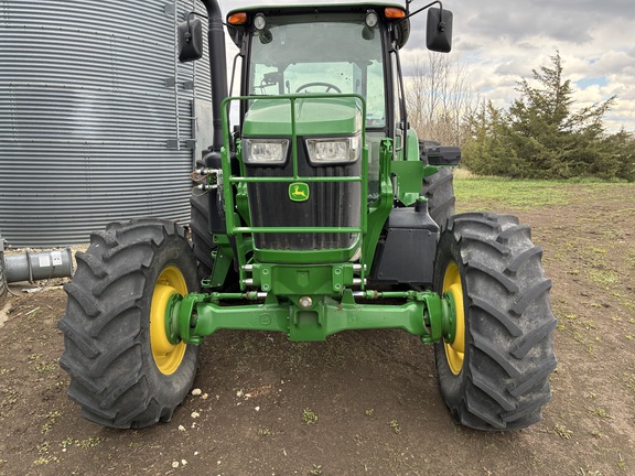 2019 John Deere 6105E (3rd thumbnail)