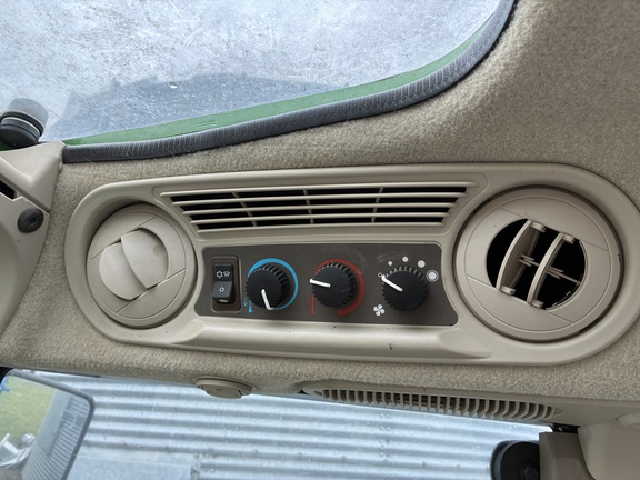 2019 John Deere 6105E (5th thumbnail)