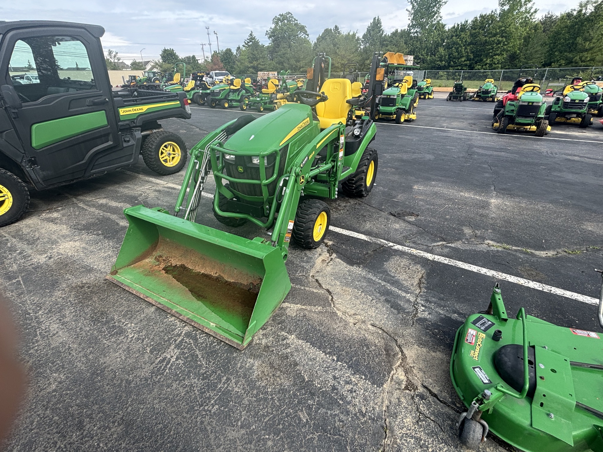 Used 2019 John Deere 1025R Compact Utility Tractors at Koenig Equipment in Tipp City, OH - PhotoXL3
