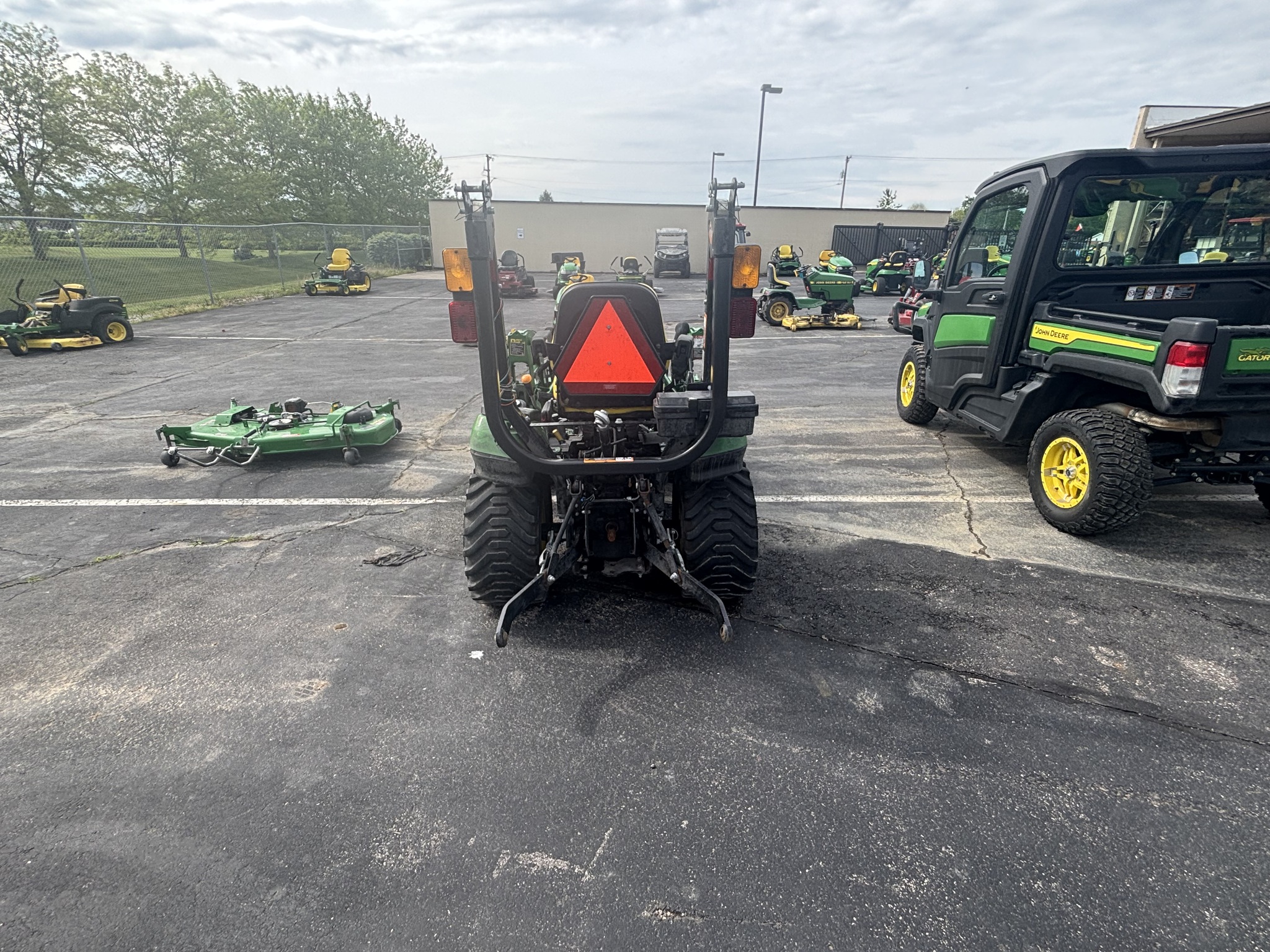 Used 2019 John Deere 1025R Compact Utility Tractors at Koenig Equipment in Tipp City, OH - PhotoXL6
