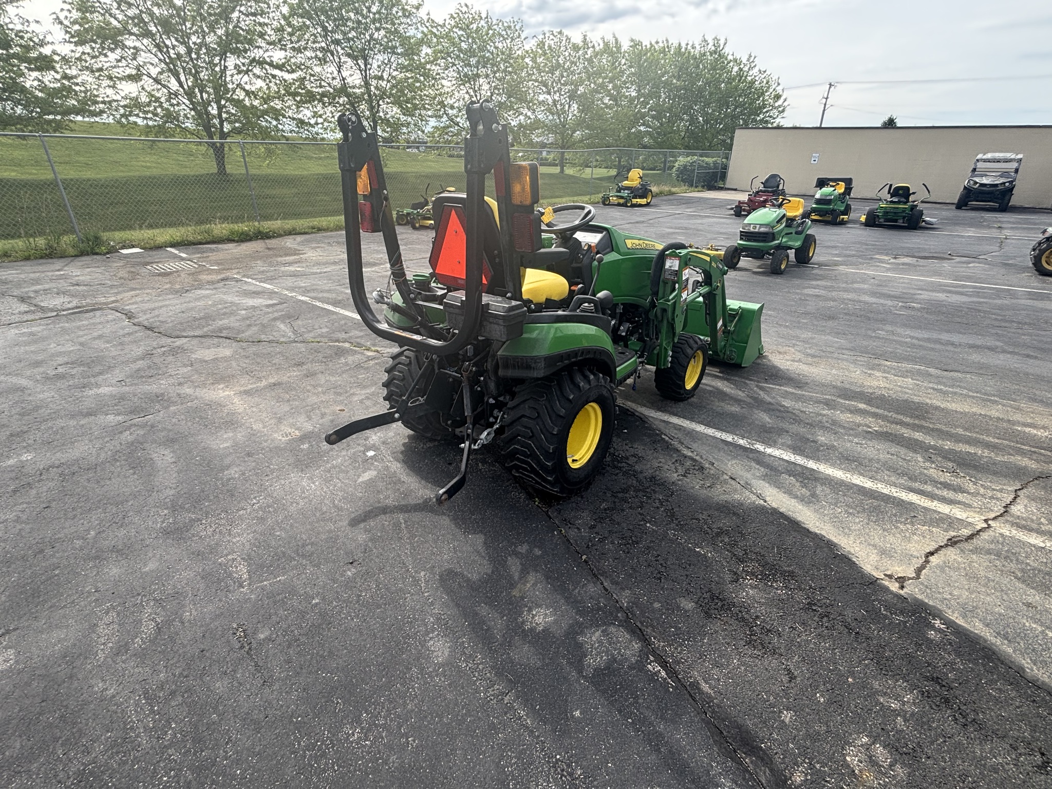 Used 2019 John Deere 1025R Compact Utility Tractors at Koenig Equipment in Tipp City, OH - PhotoXL7