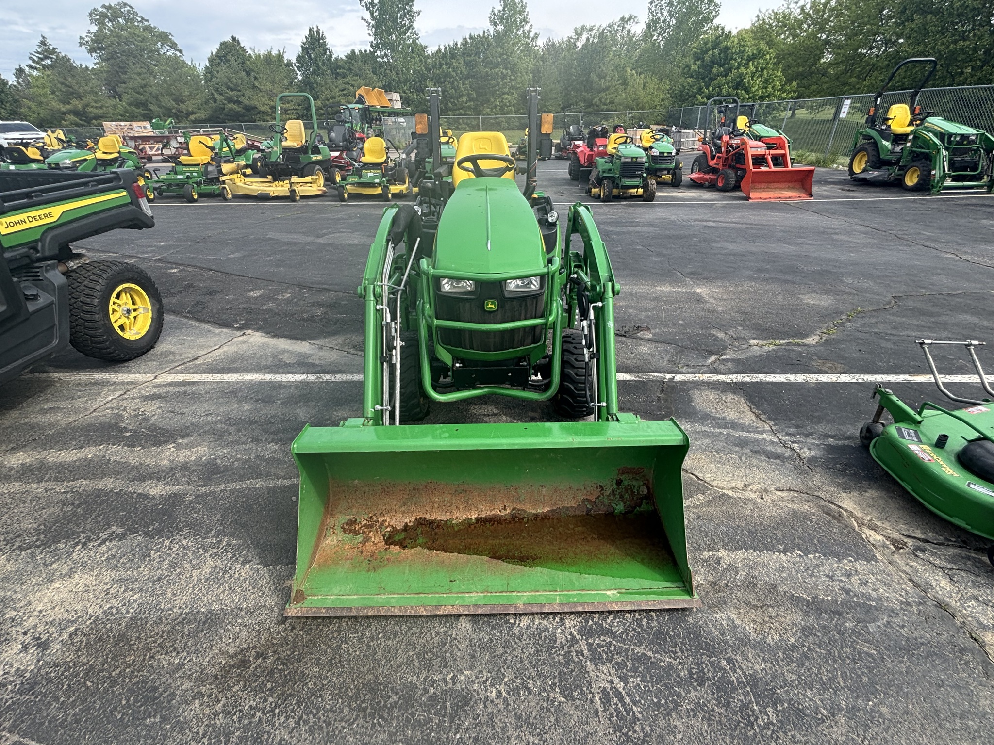 Used 2019 John Deere 1025R Compact Utility Tractors at Koenig Equipment in Tipp City, OH - PhotoXL2