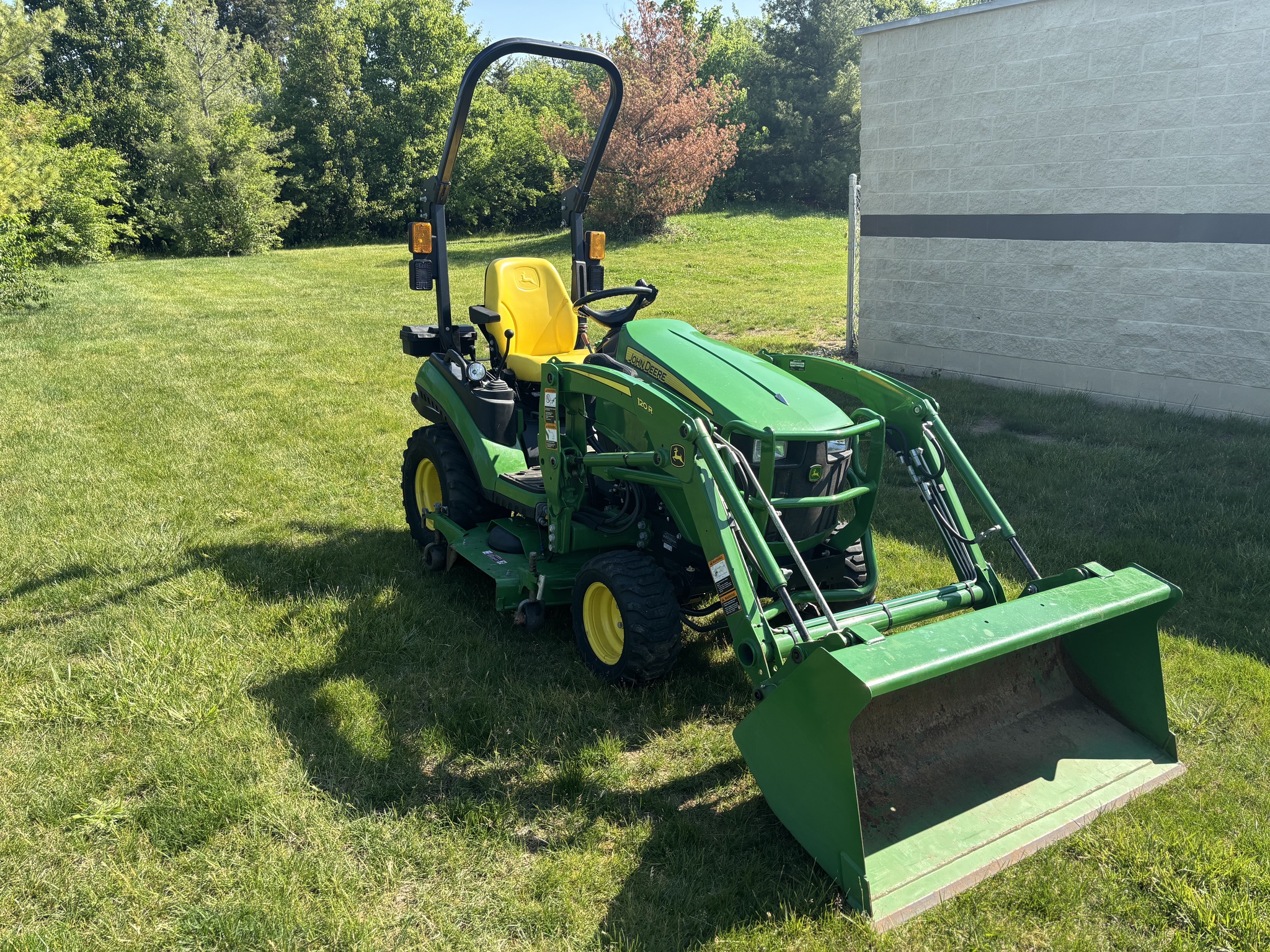 Used 2019 John Deere 1025R Compact Utility Tractors at Koenig Equipment in Tipp City, OH - PhotoXL0