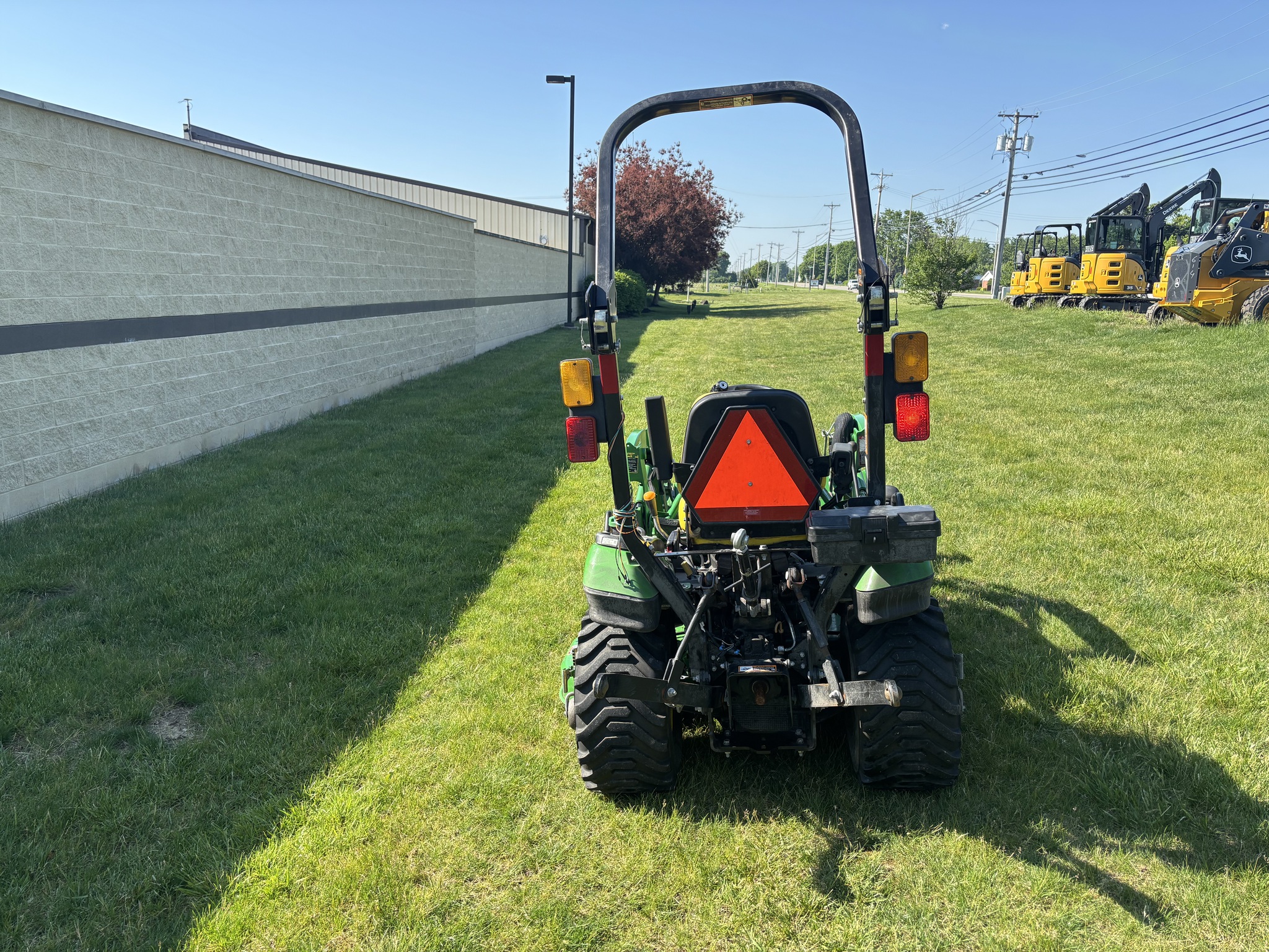 Used 2019 John Deere 1025R Compact Utility Tractors at Koenig Equipment in Tipp City, OH - PhotoXL5