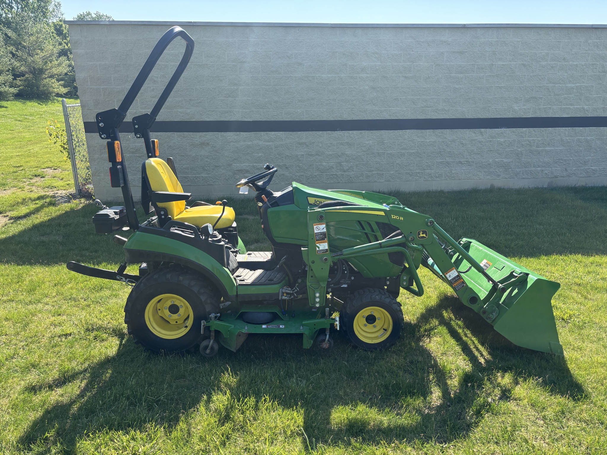 Used 2019 John Deere 1025R Compact Utility Tractors at Koenig Equipment in Tipp City, OH - PhotoXL7