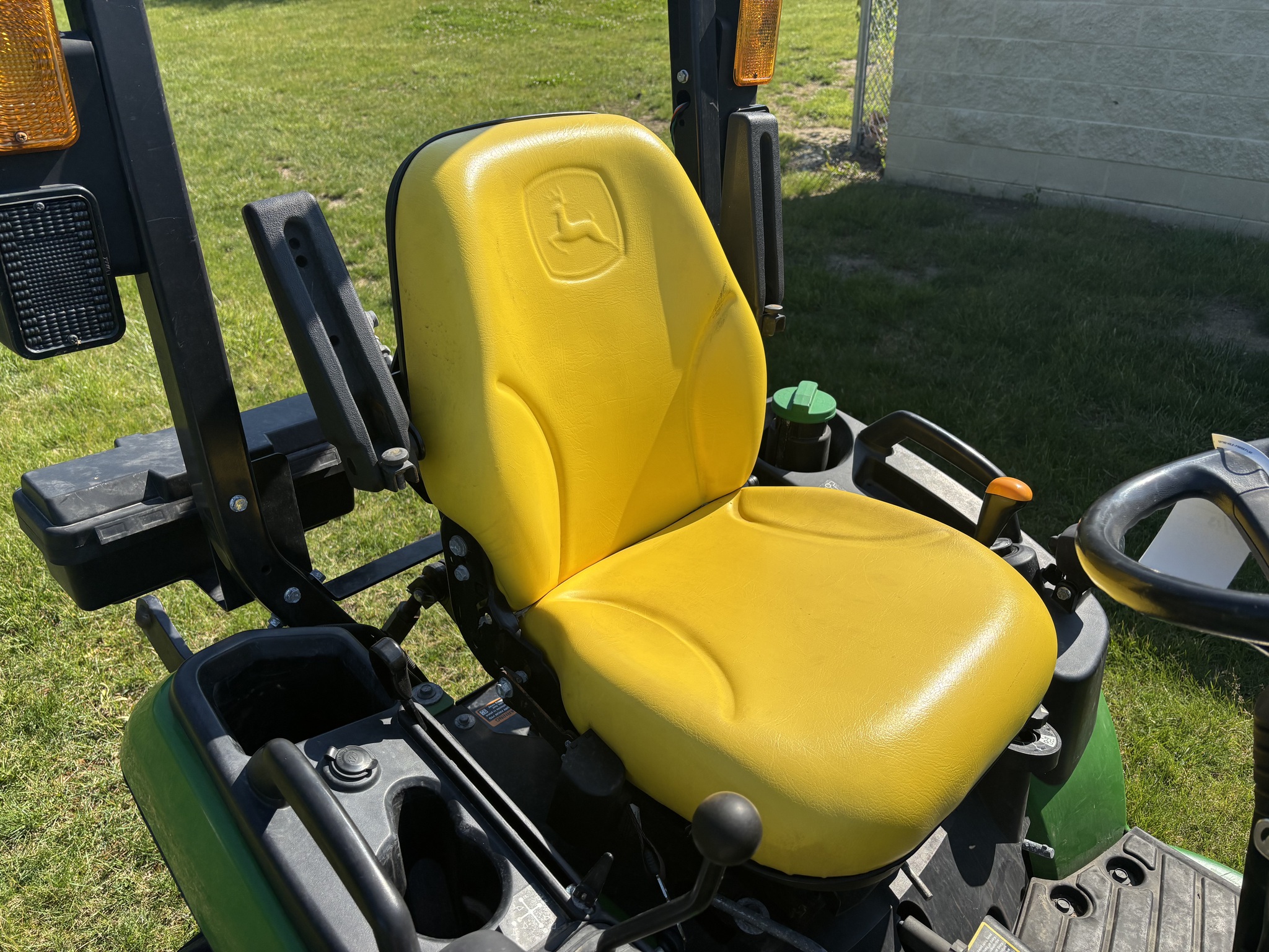 Used 2019 John Deere 1025R Compact Utility Tractors at Koenig Equipment in Tipp City, OH - PhotoXL8