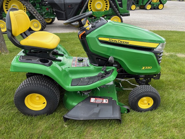 2025 John Deere X330 Image 3