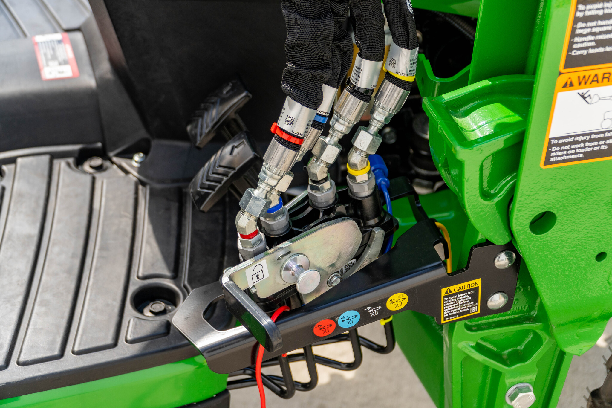 New In-Stock 2026 John Deere 1025R Compact Utility Tractors at Koenig Equipment in Bloomington, IN - PhotoXL11