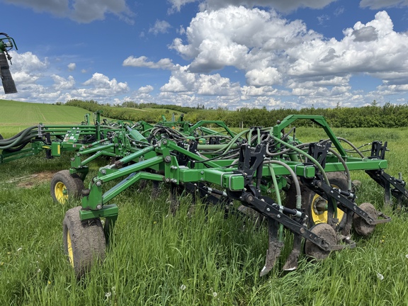 Used 2017 John Deere 1870 Air Drills and Seeders at Horizon Ag & Turf in Vermilion, AB - Photo1