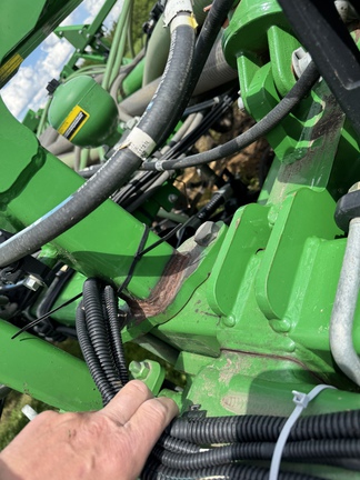 Used 2017 John Deere 1870 Air Drills and Seeders at Horizon Ag & Turf in Vermilion, AB - Photo23