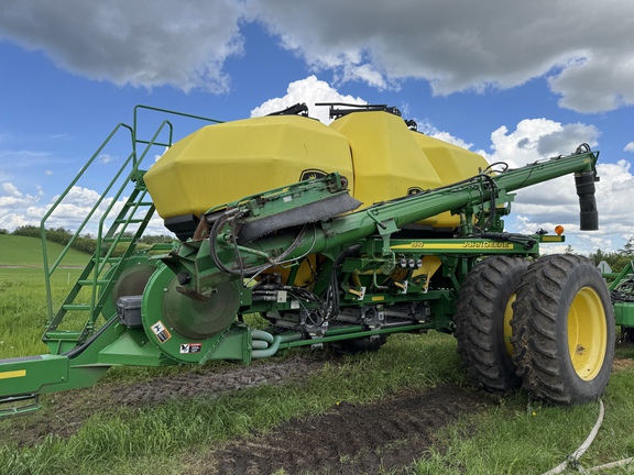 Used 2017 John Deere 1870 Air Drills and Seeders at Horizon Ag & Turf in Vermilion, AB - Photo22