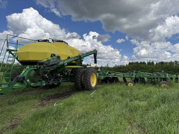 Used 2017 John Deere 1870 Air Drills and Seeders at Horizon Ag & Turf in Vermilion, AB - Photo19