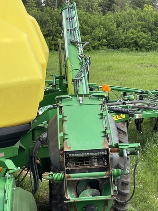 Used 2017 John Deere 1870 Air Drills and Seeders at Horizon Ag & Turf in Vermilion, AB - Photo2