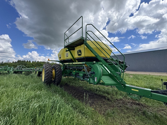 Used 2017 John Deere 1870 Air Drills and Seeders at Horizon Ag & Turf in Vermilion, AB - Photo10