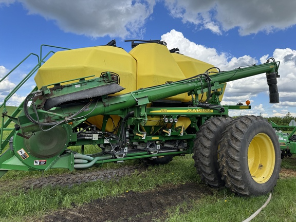 Used 2017 John Deere 1870 Air Drills and Seeders at Horizon Ag & Turf in Vermilion, AB - Photo11