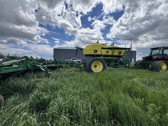 Used 2017 John Deere 1870 Air Drills and Seeders at Horizon Ag & Turf in Vermilion, AB - Photo15