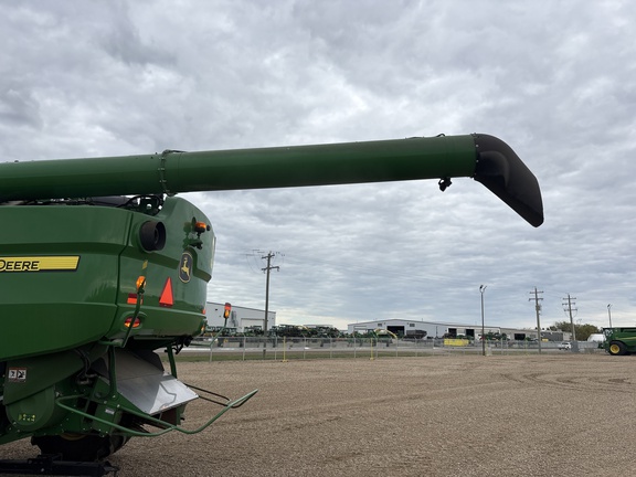 Used 2020 John Deere S780 Combines at Horizon Ag & Turf in Lloydminster, AB - Photo11