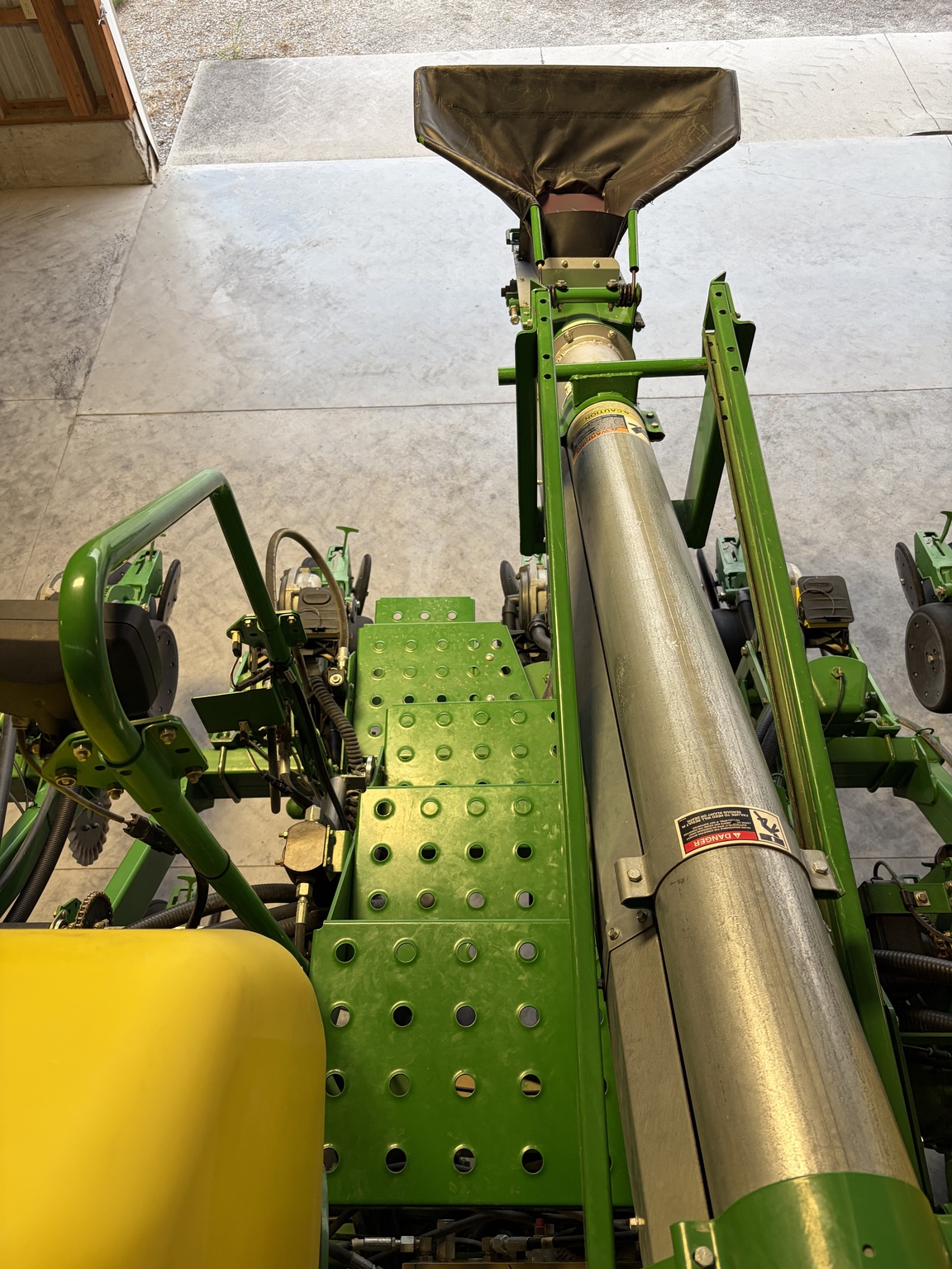 Used 2007 John Deere 1790 Planters: Drawn at Koenig Equipment in Greenville, OH - PhotoXL10