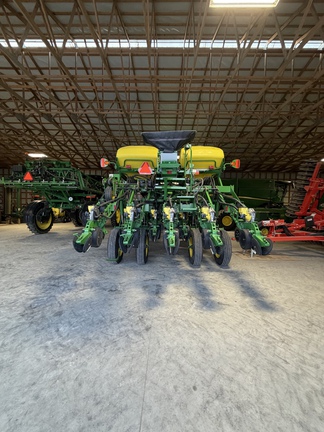 Used 2007 John Deere 1790 Planters: Drawn at Koenig Equipment in Greenville, OH - Photo4