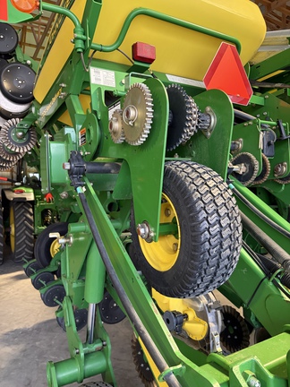 Used 2007 John Deere 1790 Planters: Drawn at Koenig Equipment in Greenville, OH - Photo18