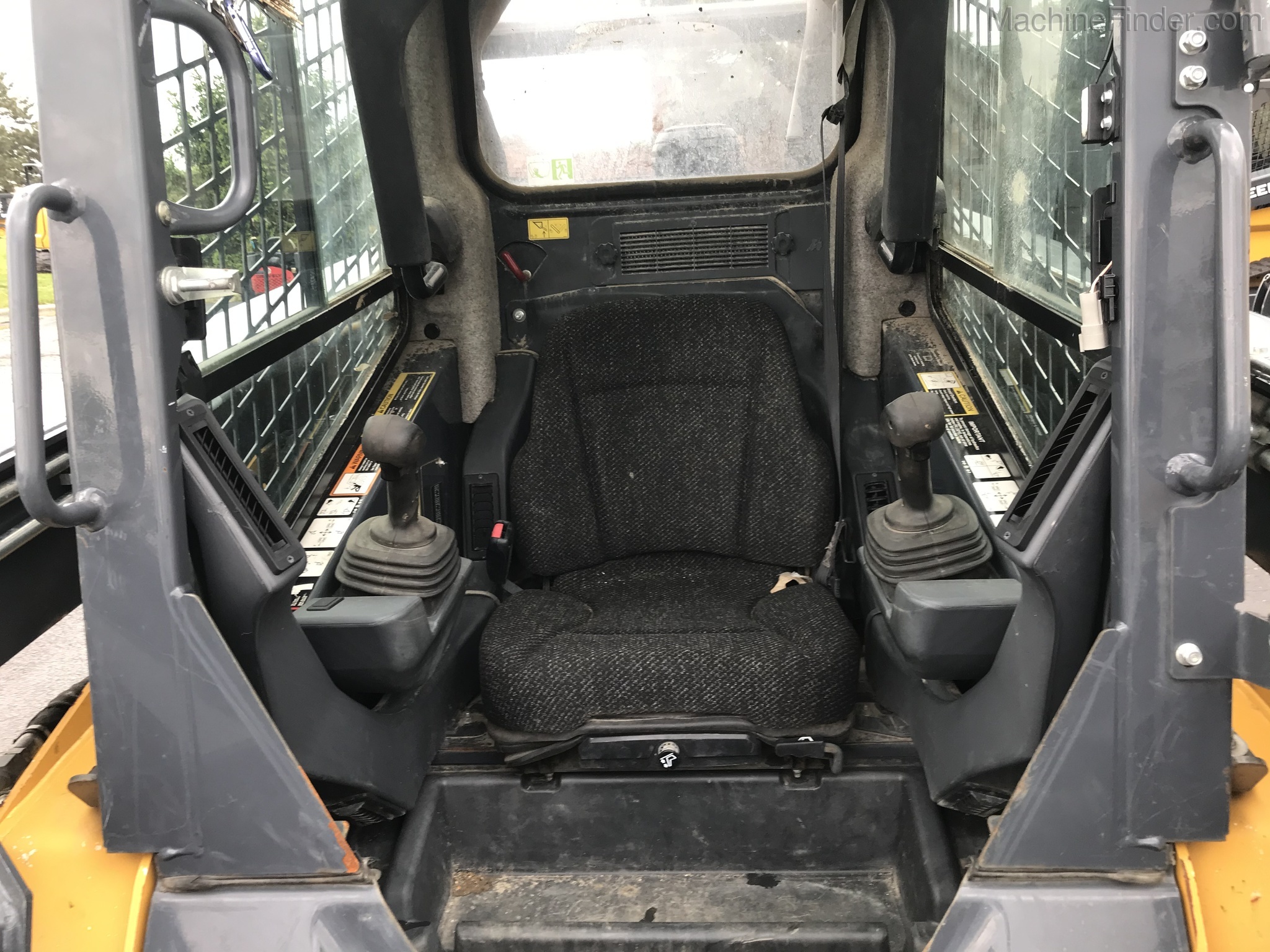 2015 John Deere 332E Image 4