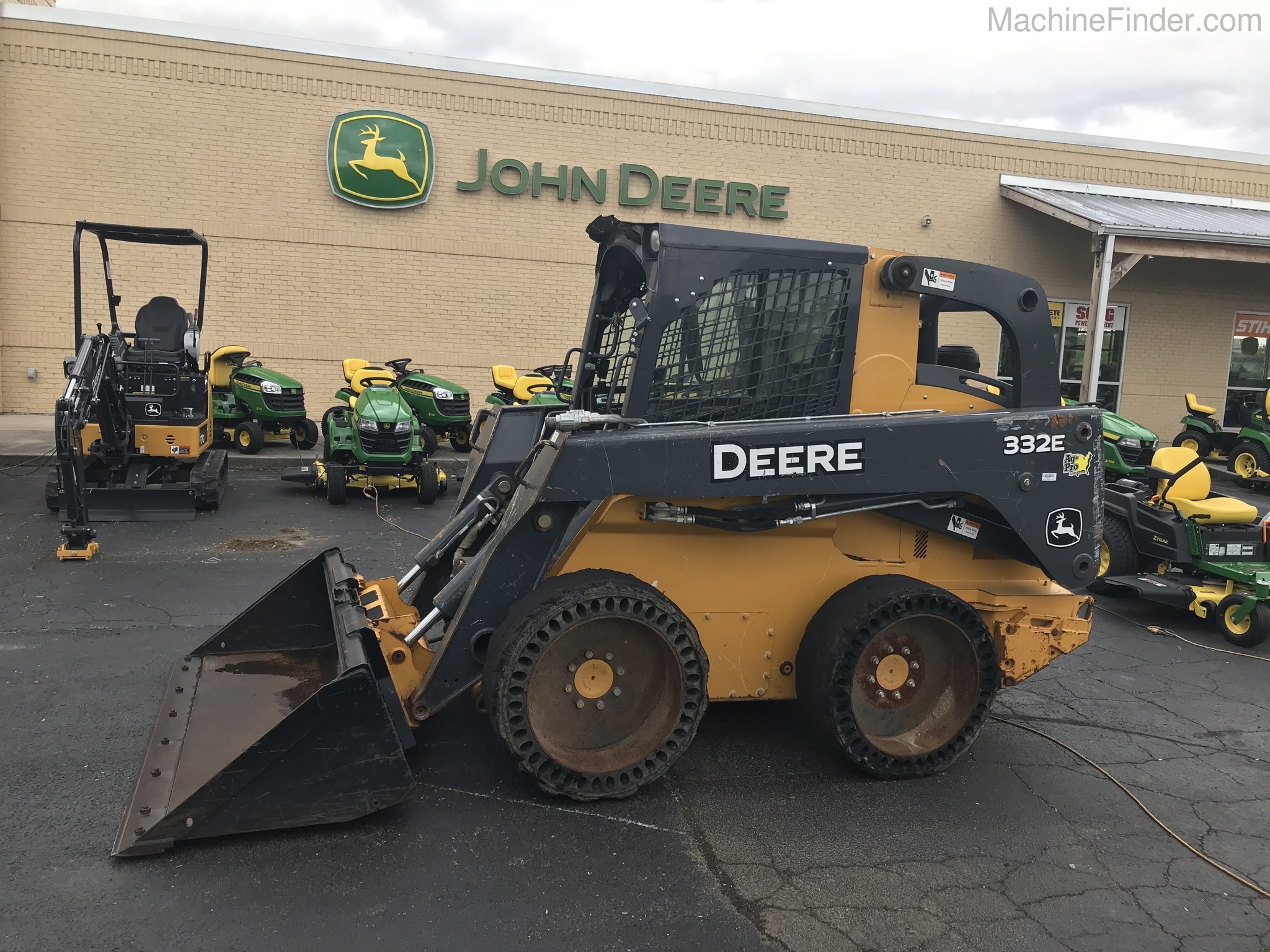 2015 John Deere 332E Image 1