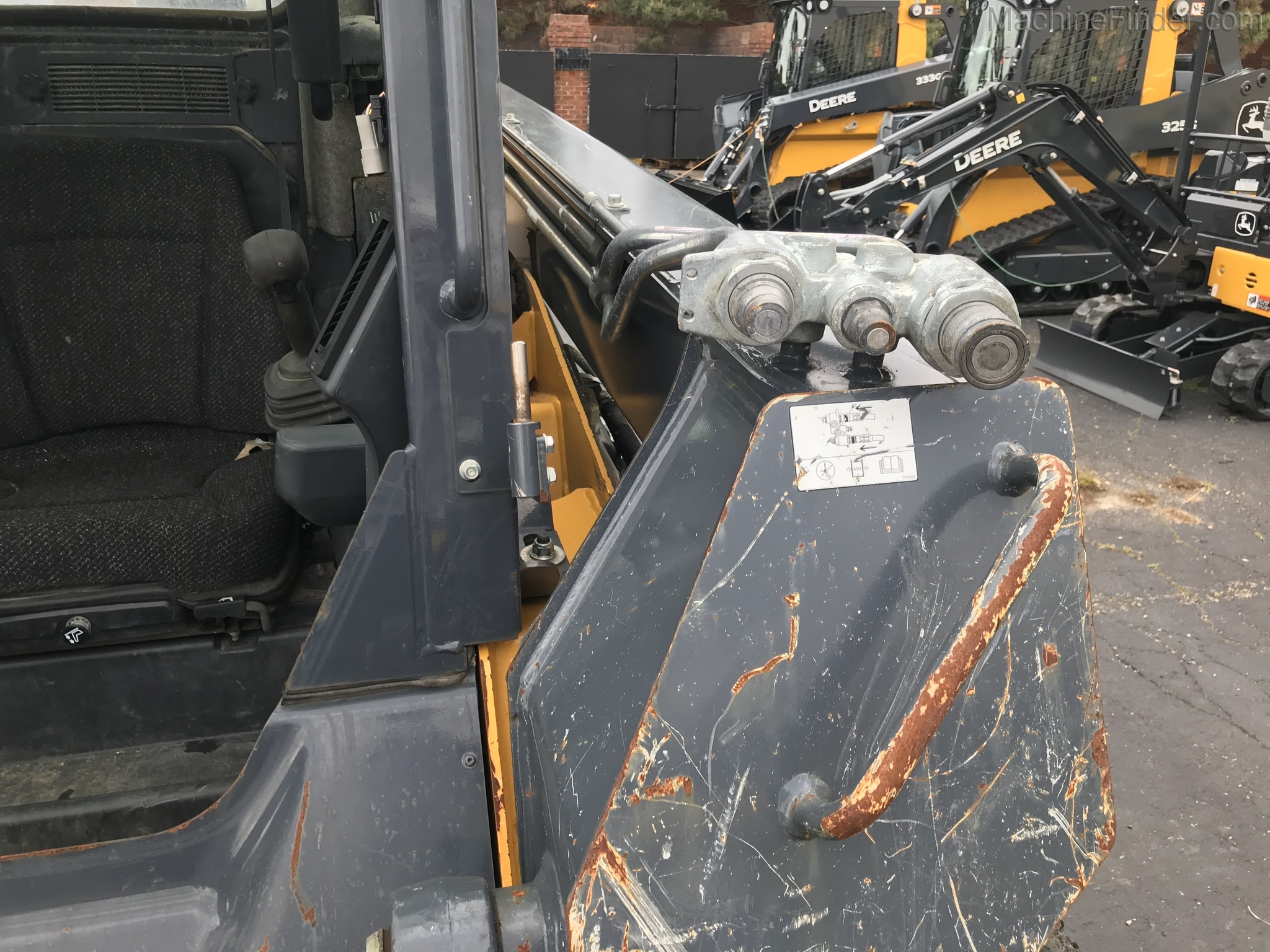 2015 John Deere 332E Image 7