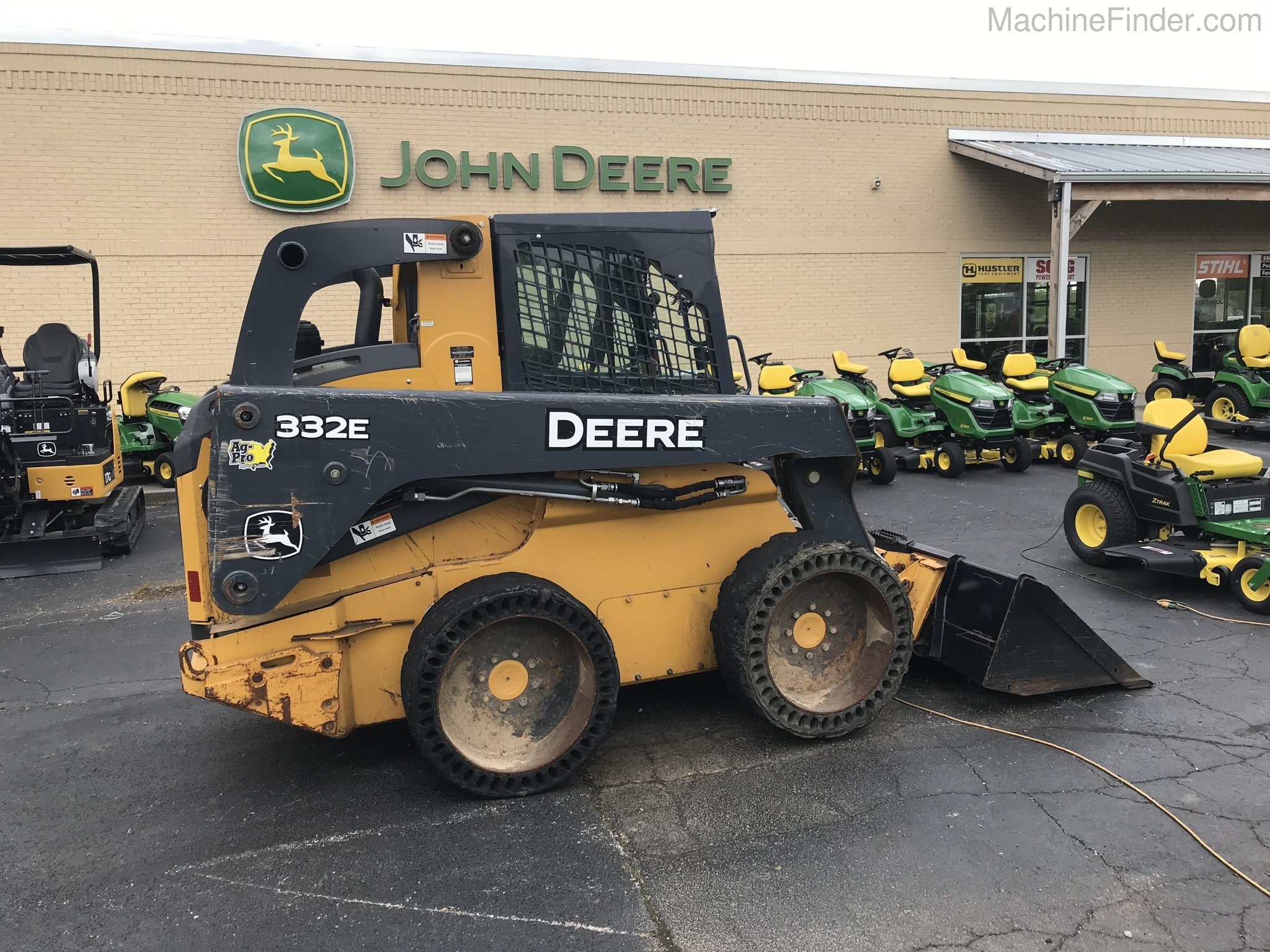 2015 John Deere 332E Image 3