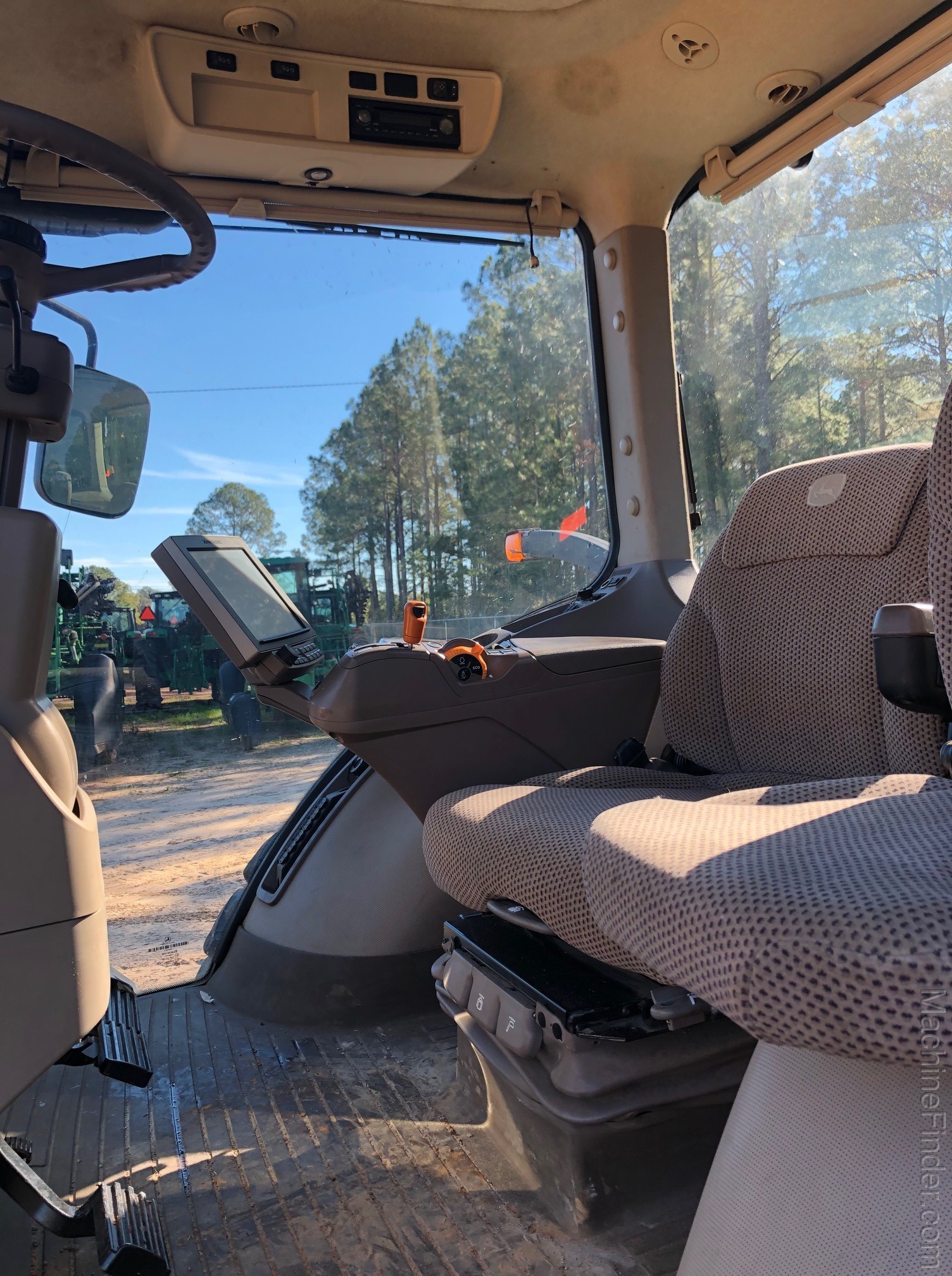 2014 John Deere 8370R Image 6