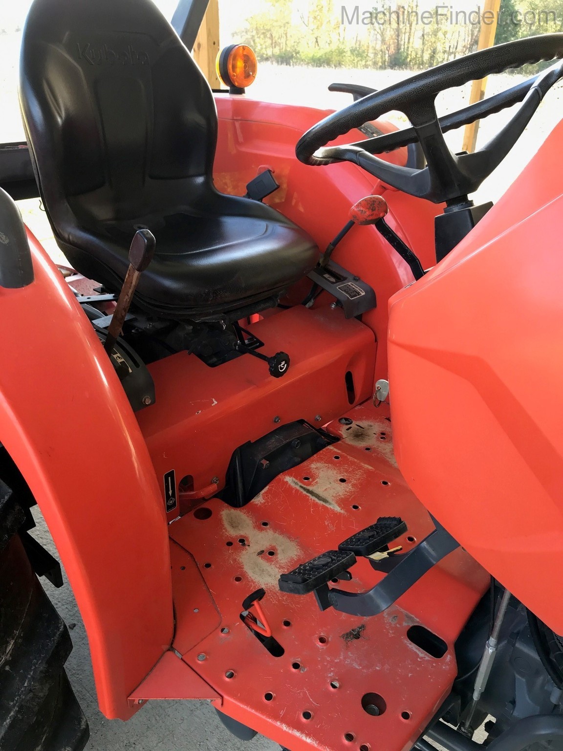 2017 Kubota MX5200 Image 6