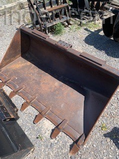 2000 John Deere 66 IN TOOTH BUCKET Image 1