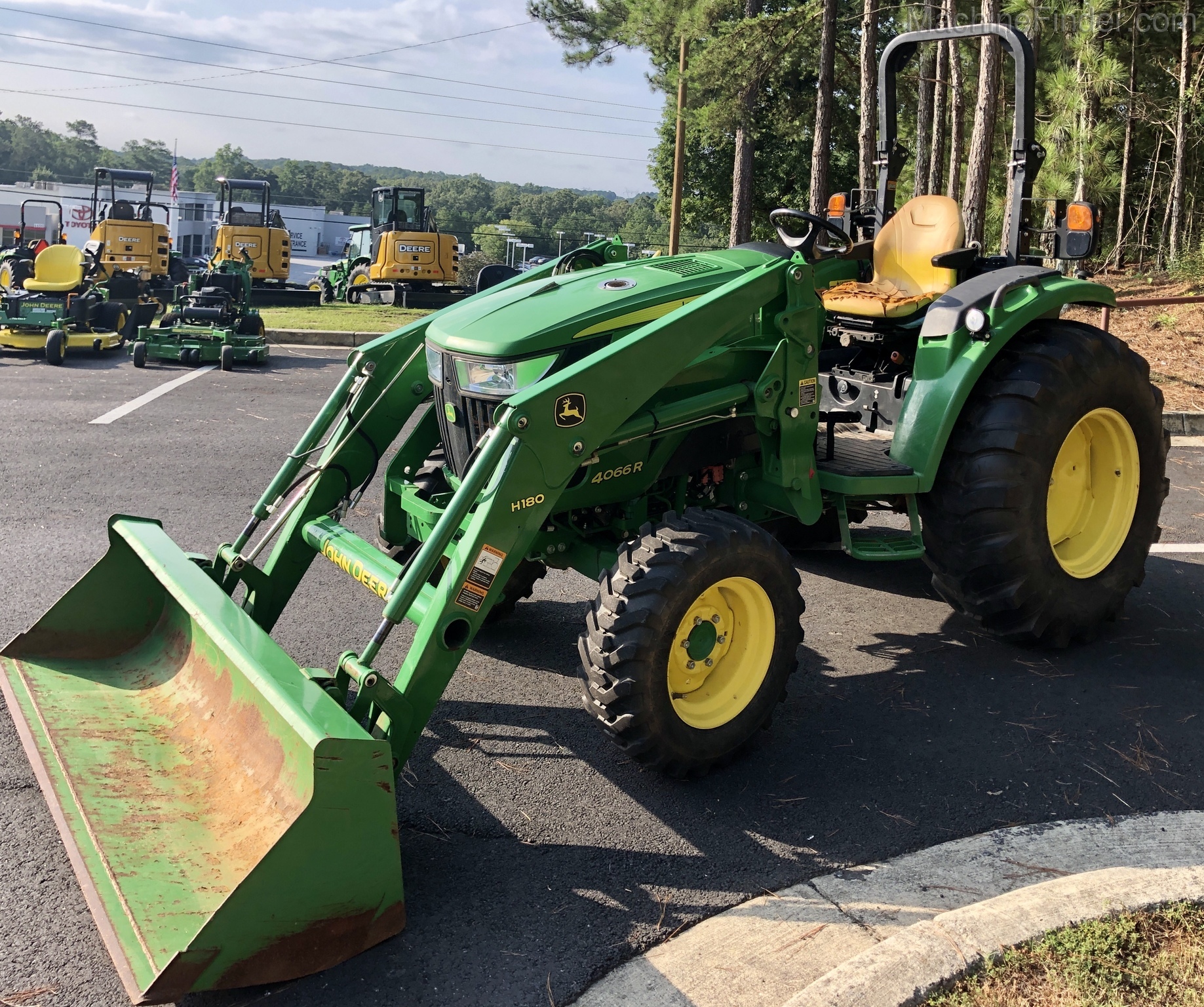2016 John Deere 4066R Image 2