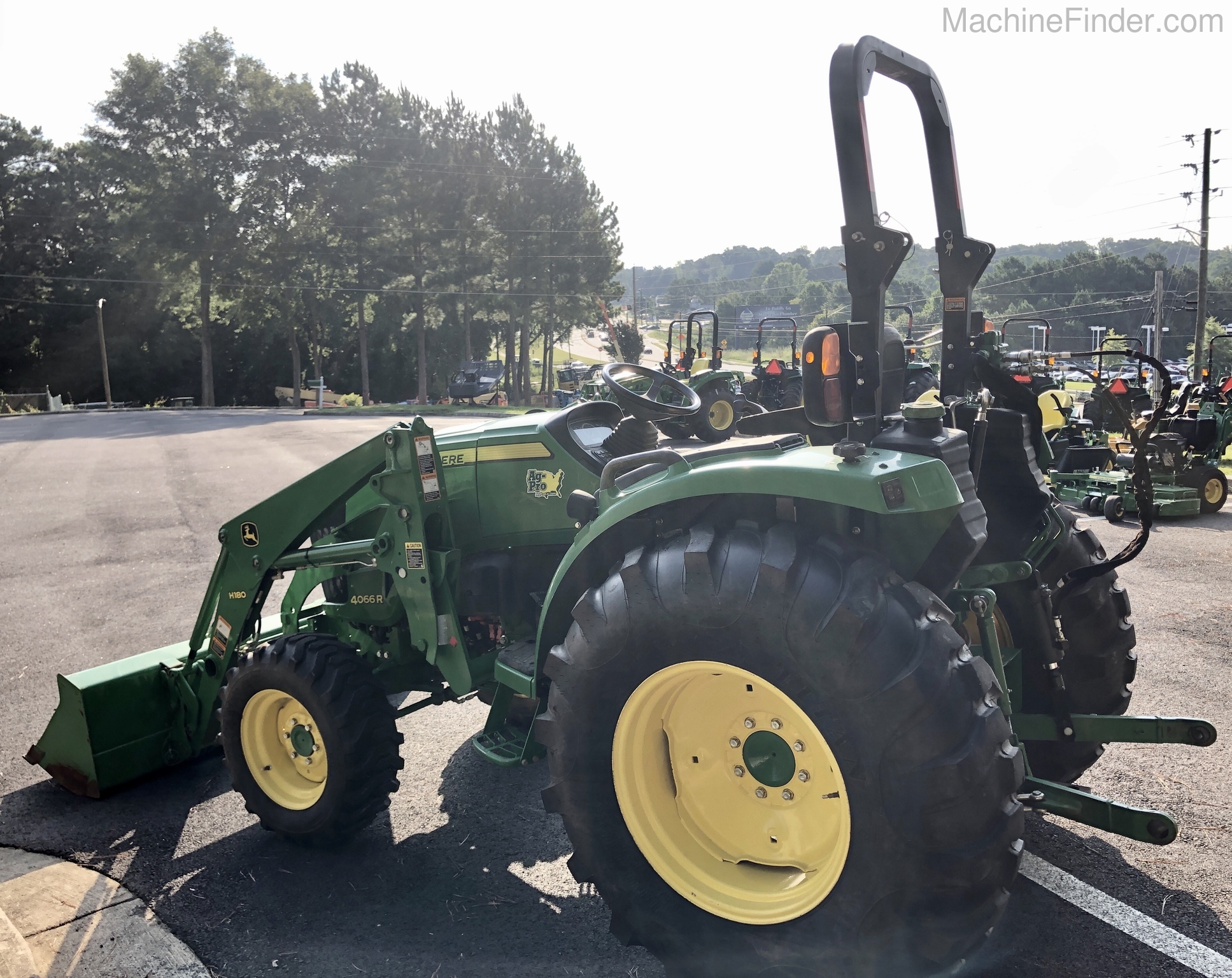 2016 John Deere 4066R Image 4