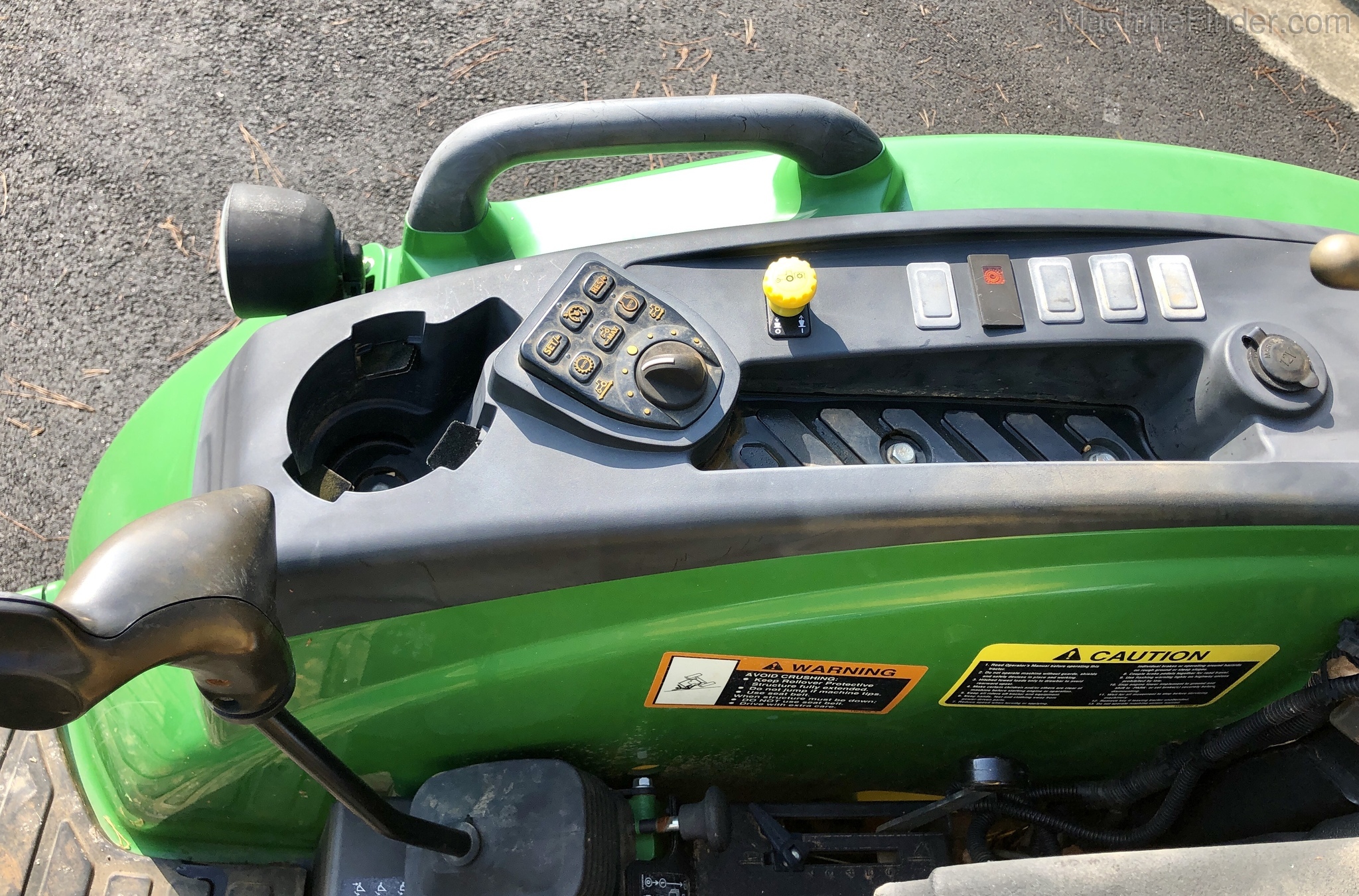2016 John Deere 4066R Image 7