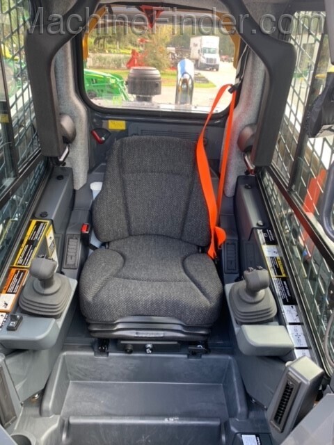 2020 John Deere 333G Image 6