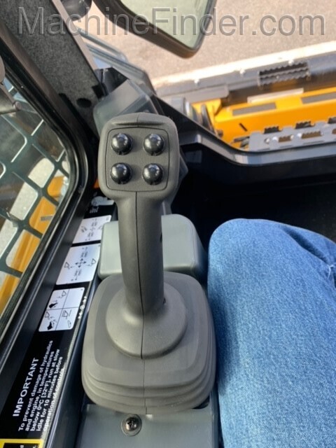 2020 John Deere 333G Image 9