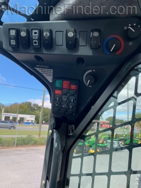 2020 John Deere 333G Image 8