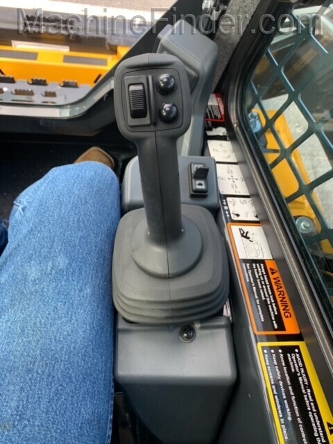 2020 John Deere 333G Image 10