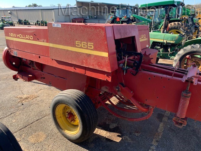 1993 New Holland 565 Image 4
