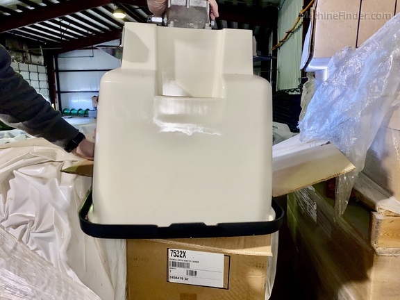 Kinze 7888x / 7532x insecticide | Attachments: Planter | MachineFinder