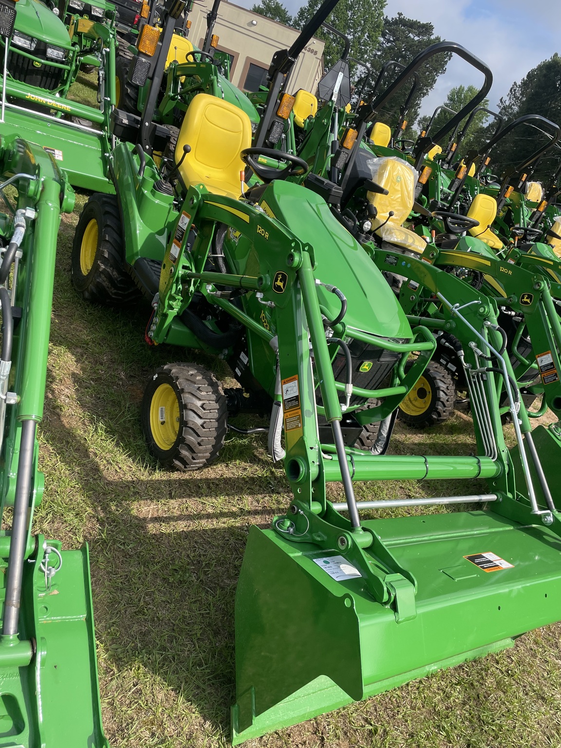 2024 John Deere 1023E Image 3