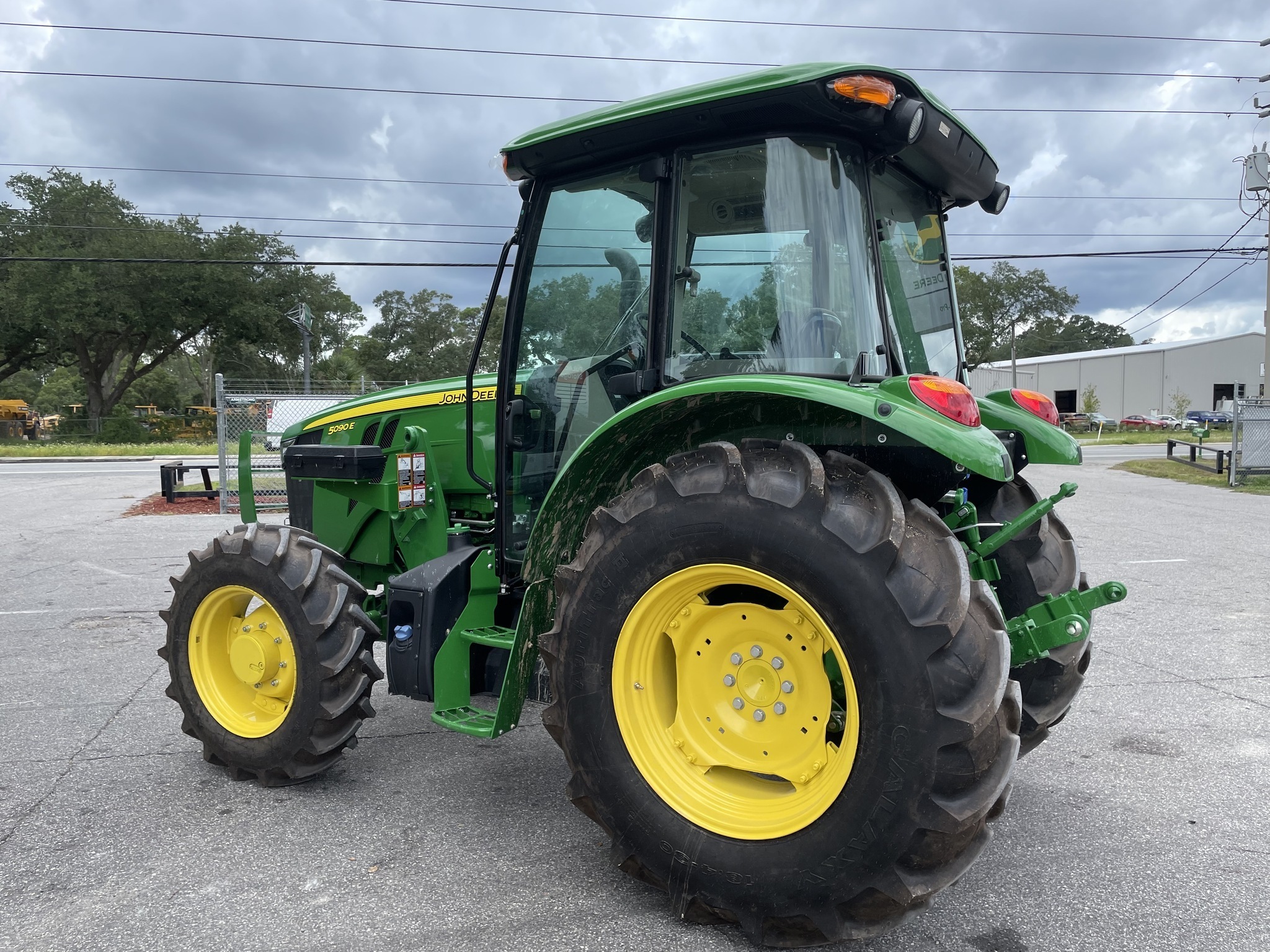 2023 John Deere 5090E Image 9