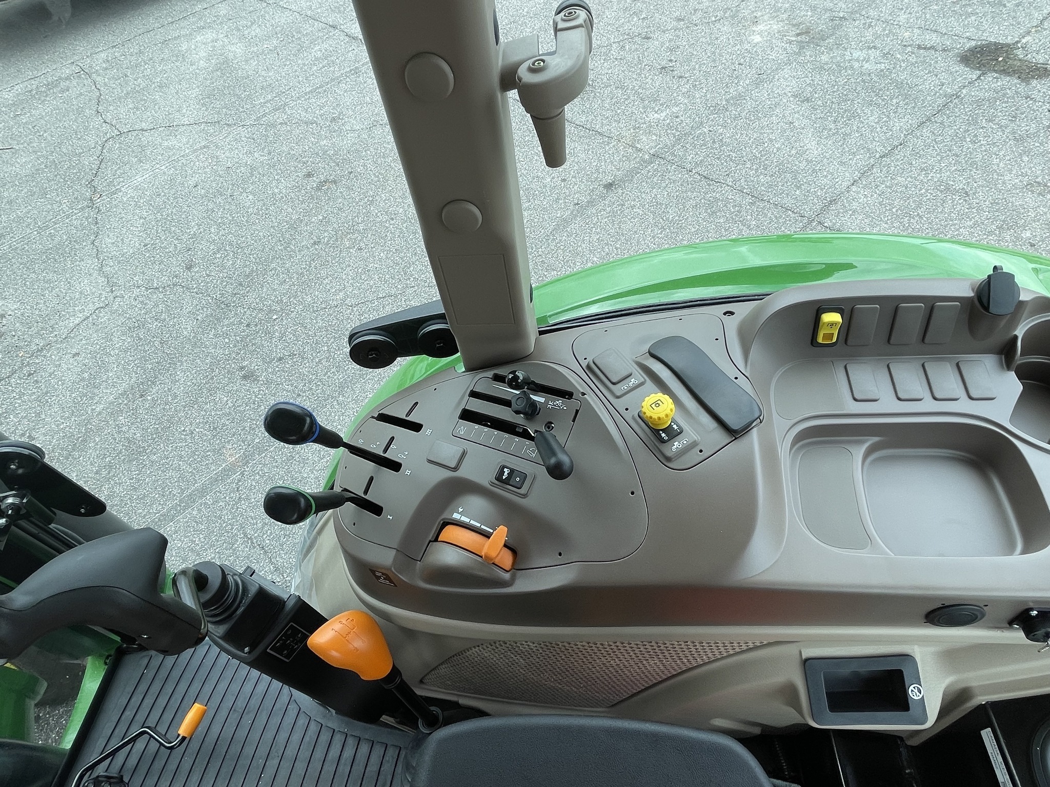 2023 John Deere 5090E Image 10