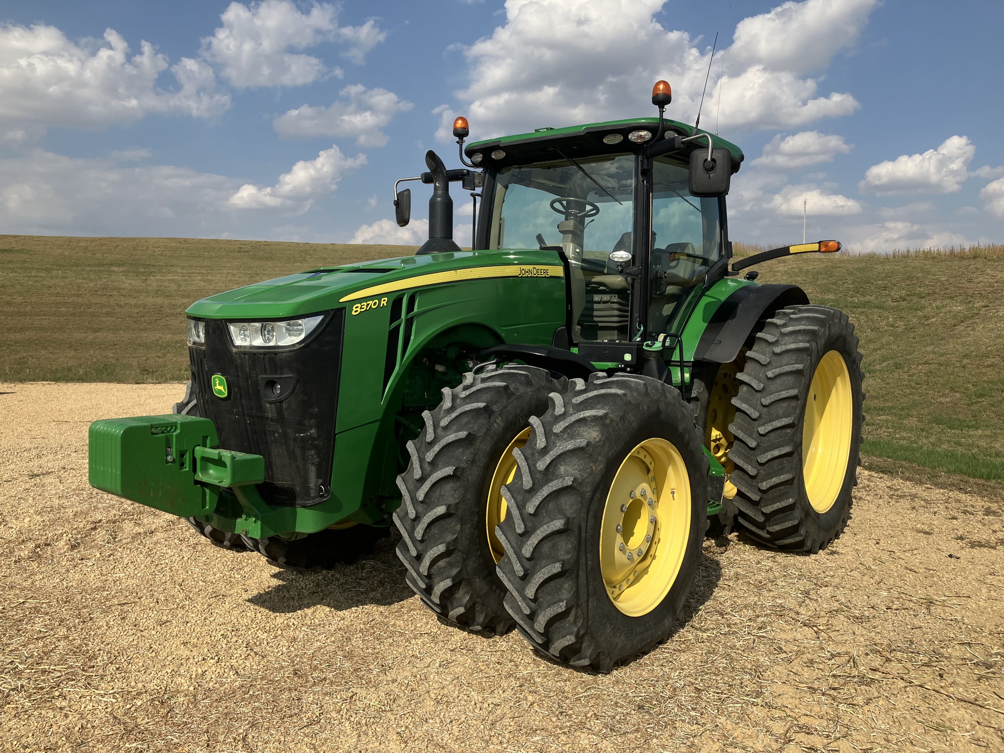2017 John Deere 8370R Image 1