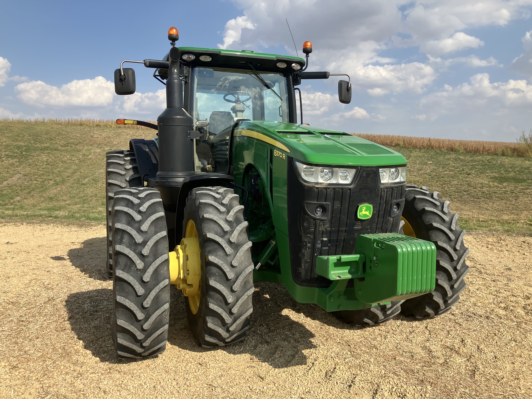 2017 John Deere 8370R Image 4