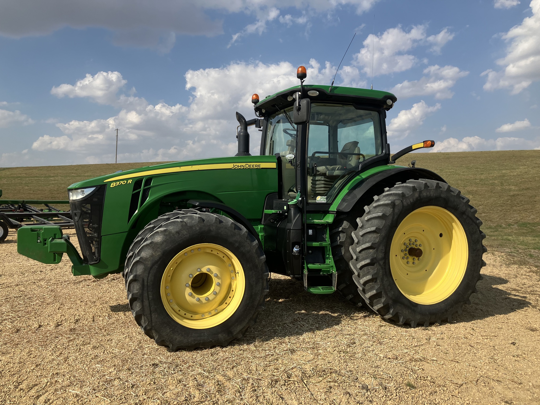 2017 John Deere 8370R Image 3