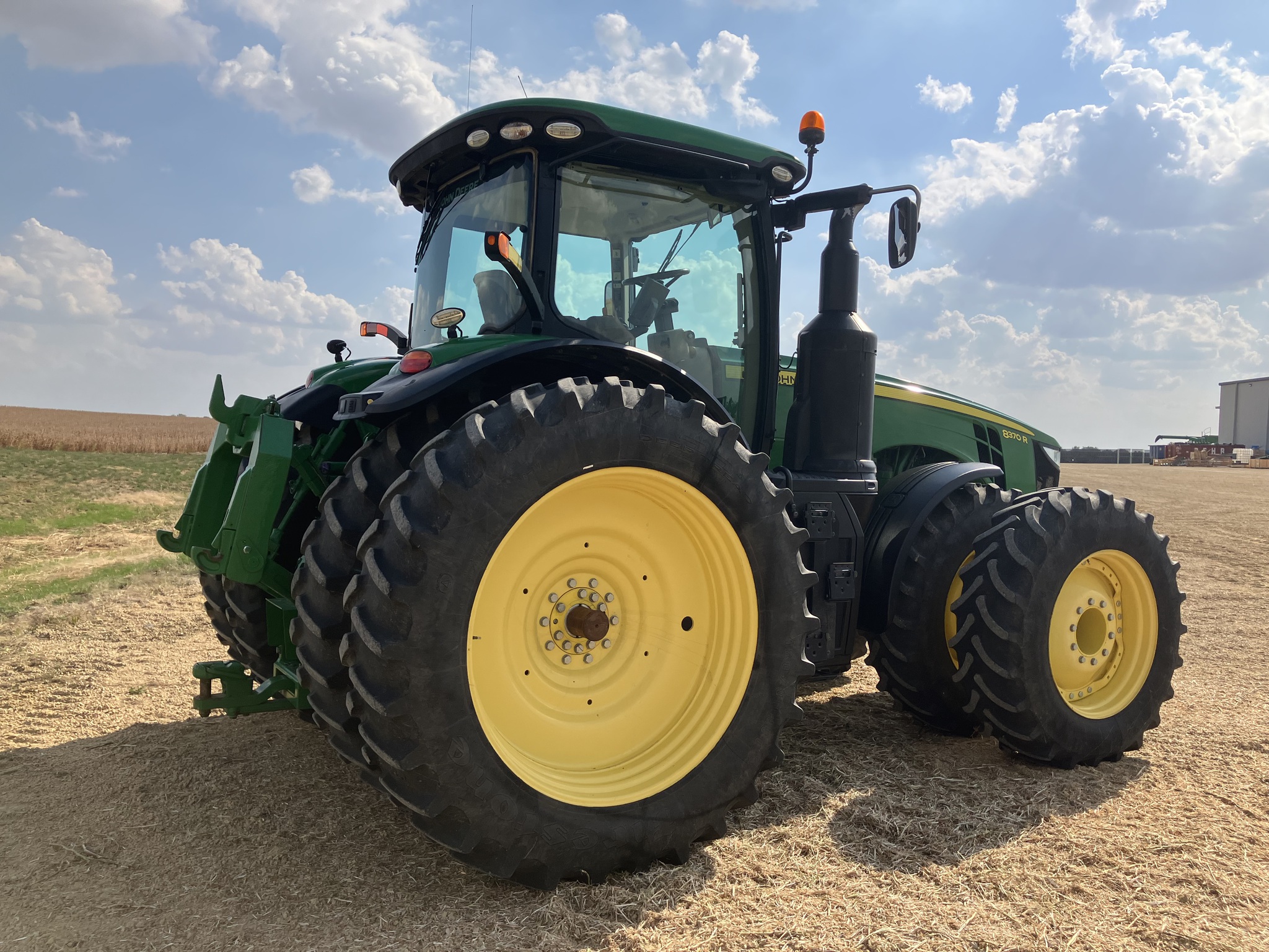 2017 John Deere 8370R Image 5